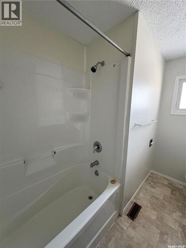 112 2Nd Avenue E, Kelvington, SK - Indoor Photo Showing Bathroom