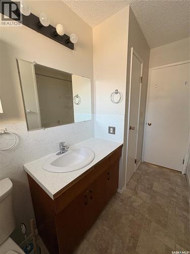 112 2Nd Avenue E, Kelvington, SK - Indoor Photo Showing Bathroom