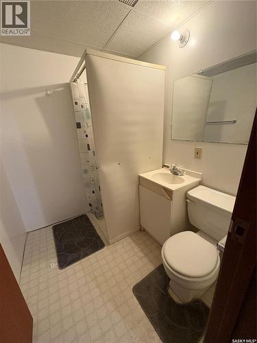 112 2Nd Avenue E, Kelvington, SK - Indoor Photo Showing Bathroom