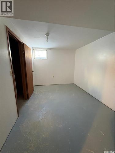 112 2Nd Avenue E, Kelvington, SK - Indoor