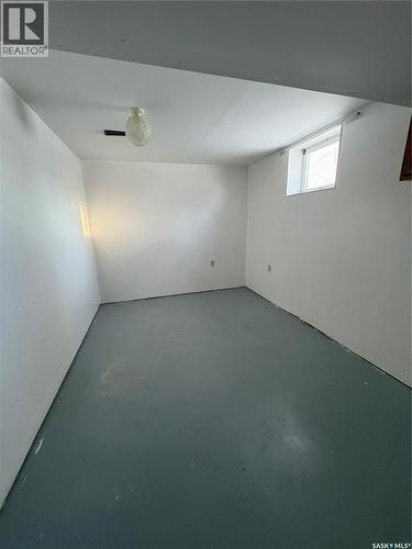 112 2Nd Avenue E, Kelvington, SK - Indoor