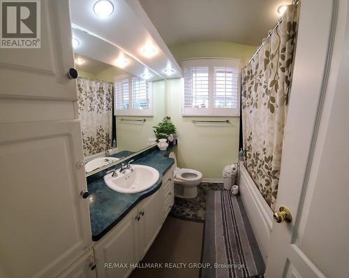 658 Dan Avenue, Ottawa, ON - Indoor Photo Showing Bathroom