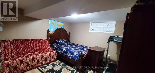 658 Dan Avenue, Ottawa, ON - Indoor Photo Showing Bedroom