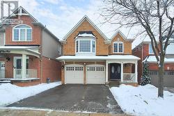 51 CLIFF GUNN ROAD  Newmarket, ON L3X 3J7