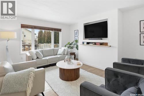 323 Hettle Cove, Saskatoon, SK - Indoor Photo Showing Living Room