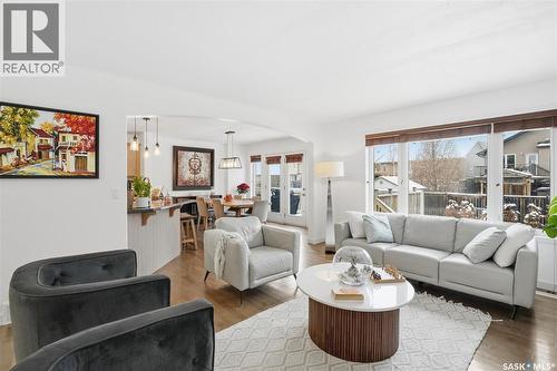 323 Hettle Cove, Saskatoon, SK - Indoor Photo Showing Living Room