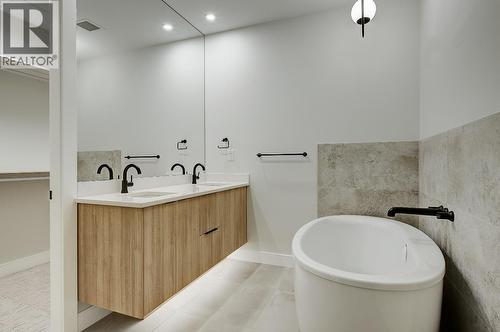 75 Predator Ridge Drive Unit# 205, Vernon, BC - Indoor Photo Showing Bathroom