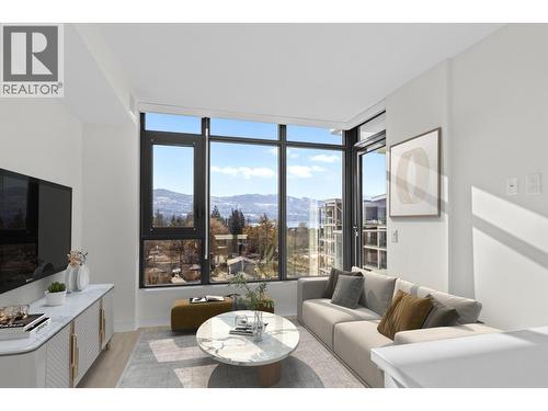 3699 Capozzi Road Unit# 607, Kelowna, BC - Indoor Photo Showing Living Room