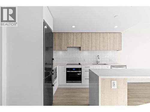 3699 Capozzi Road Unit# 607, Kelowna, BC - Indoor Photo Showing Kitchen With Upgraded Kitchen
