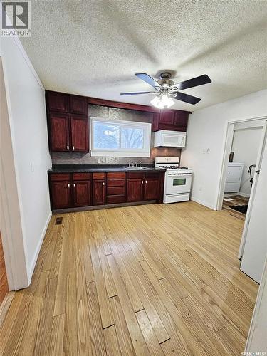 623 St Mary Street, Esterhazy, SK - Indoor Photo Showing Kitchen