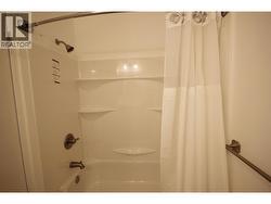 Shower/bathtub combo - 