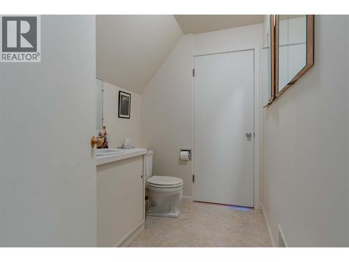 945 Thackeray Street, Warfield, BC - Indoor Photo Showing Bathroom