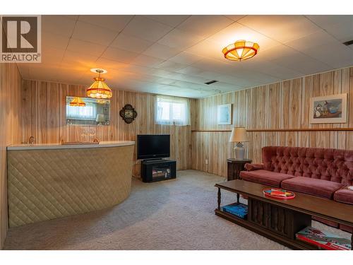 945 Thackeray Street, Warfield, BC - Indoor