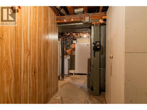 945 Thackeray Street, Warfield, BC - Indoor