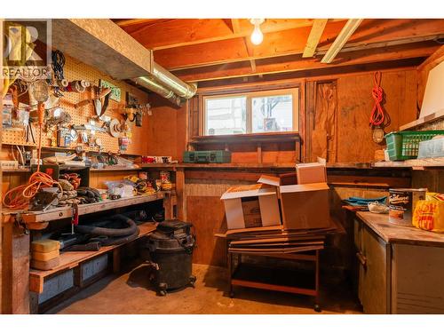 945 Thackeray Street, Warfield, BC - Indoor Photo Showing Other Room