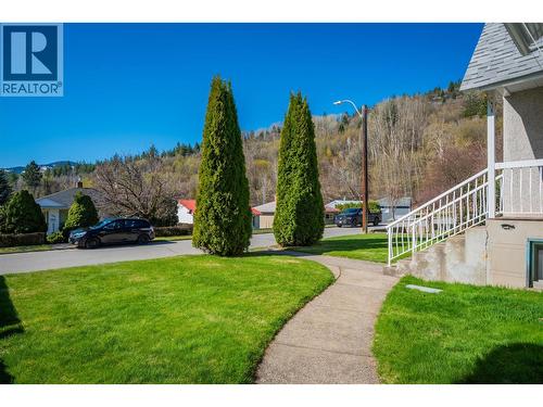 945 Thackeray Street, Warfield, BC - Outdoor