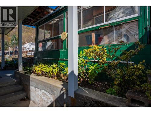 945 Thackeray Street, Warfield, BC - Outdoor