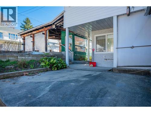 945 Thackeray Street, Warfield, BC - Outdoor