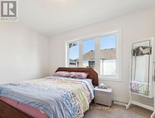 778 Kootenay Path, Oshawa, ON - Indoor Photo Showing Bedroom