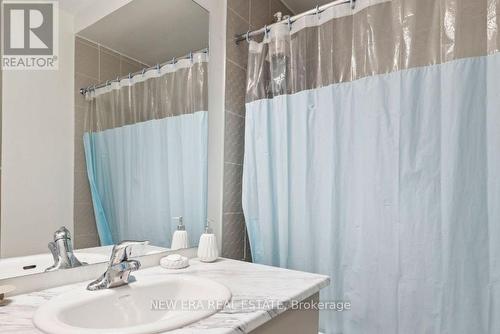 778 Kootenay Path, Oshawa, ON - Indoor Photo Showing Bathroom