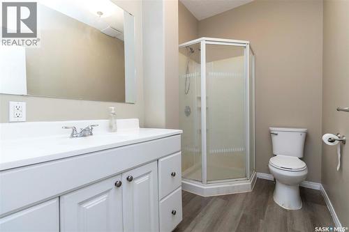 325 S Avenue S, Saskatoon, SK - Indoor Photo Showing Bathroom