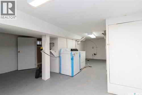 325 S Avenue S, Saskatoon, SK - Indoor Photo Showing Laundry Room