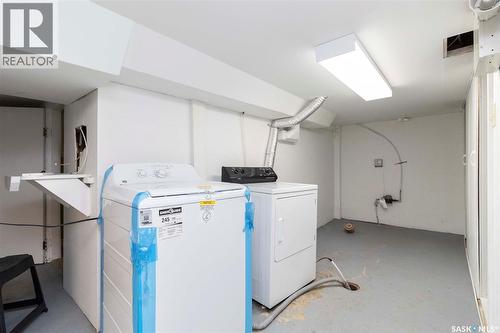 325 S Avenue S, Saskatoon, SK - Indoor Photo Showing Laundry Room