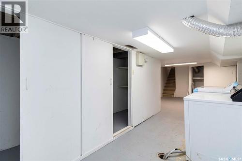 325 S Avenue S, Saskatoon, SK - Indoor Photo Showing Laundry Room