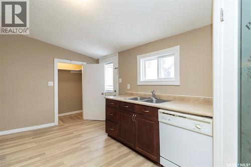 325 S Avenue S, Saskatoon, SK - Indoor Photo Showing Kitchen With Double Sink