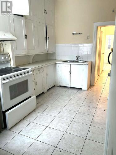 169 Holmwood Avenue, Ottawa, ON - Indoor Photo Showing Kitchen