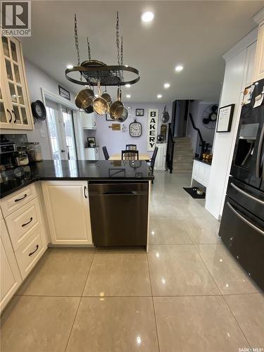 734 Wollaston Court, Saskatoon, SK - Indoor Photo Showing Kitchen