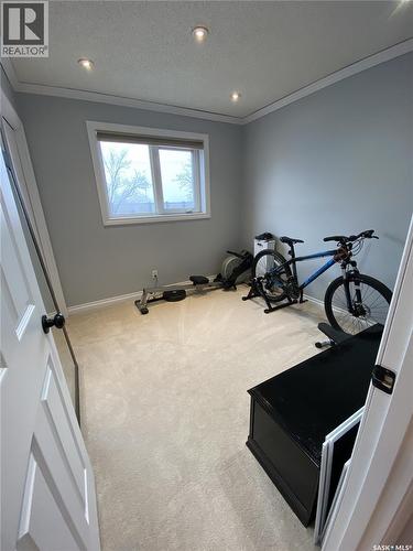 734 Wollaston Court, Saskatoon, SK - Indoor Photo Showing Gym Room