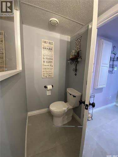 734 Wollaston Court, Saskatoon, SK - Indoor Photo Showing Bathroom
