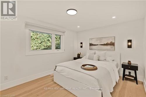 257 Strathcona Drive, Burlington, ON - Indoor Photo Showing Bedroom