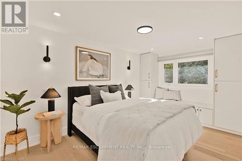 257 Strathcona Drive, Burlington, ON - Indoor Photo Showing Bedroom