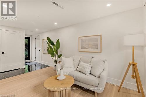 257 Strathcona Drive, Burlington, ON - Indoor Photo Showing Living Room