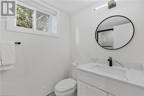 257 Strathcona Drive, Burlington, ON - Indoor Photo Showing Bathroom