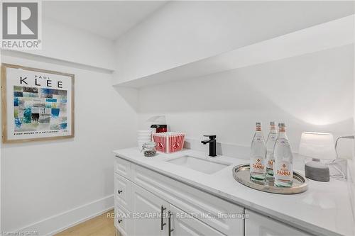 257 Strathcona Drive, Burlington, ON - Indoor Photo Showing Bathroom