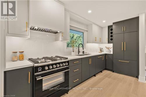 257 Strathcona Drive, Burlington, ON - Indoor Photo Showing Kitchen With Upgraded Kitchen