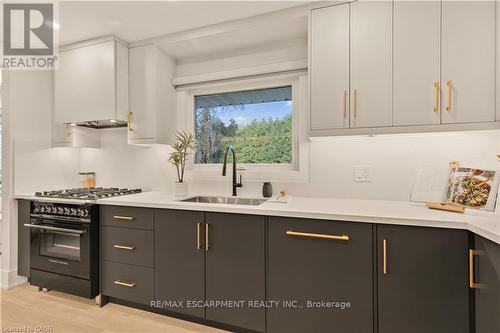 257 Strathcona Drive, Burlington, ON - Indoor Photo Showing Kitchen With Upgraded Kitchen