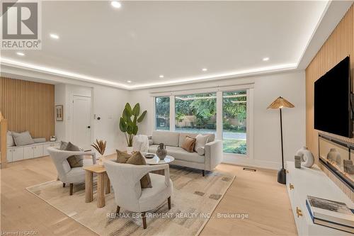 257 Strathcona Drive, Burlington, ON - Indoor Photo Showing Living Room