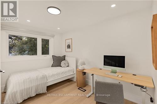 257 Strathcona Drive, Burlington, ON - Indoor Photo Showing Bedroom