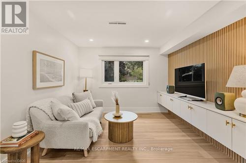 257 Strathcona Drive, Burlington, ON - Indoor Photo Showing Living Room