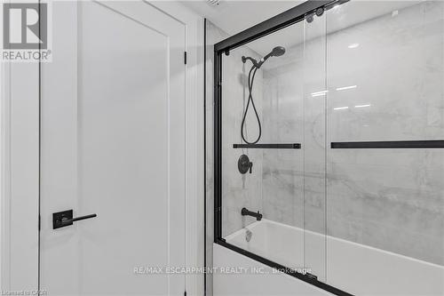 257 Strathcona Drive, Burlington, ON -  Photo Showing Bathroom