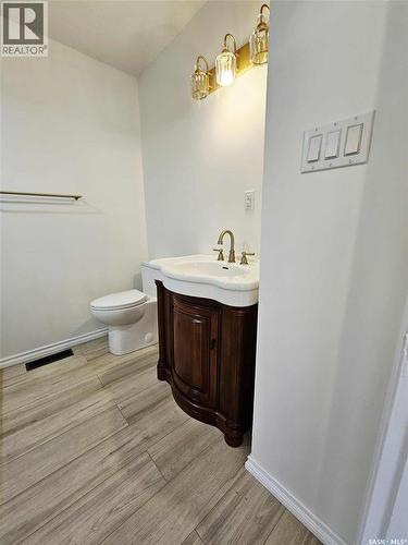 4 Railway Avenue, Yarbo, SK - Indoor Photo Showing Bathroom