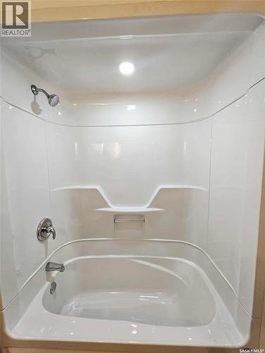 4 Railway Avenue, Yarbo, SK - Indoor Photo Showing Bathroom