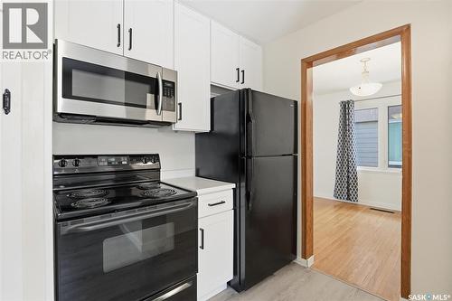 2126 William Avenue, Saskatoon, SK - Indoor Photo Showing Kitchen