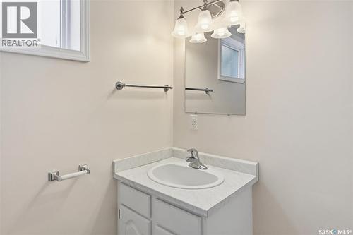 2126 William Avenue, Saskatoon, SK - Indoor Photo Showing Bathroom