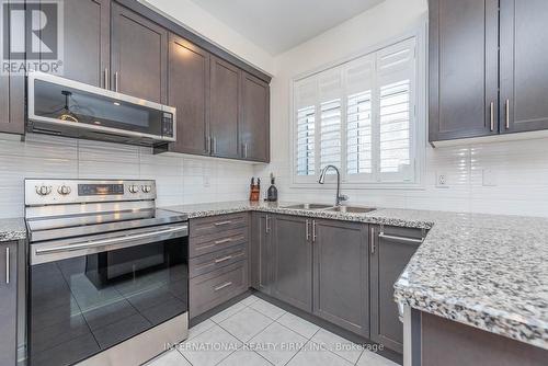 99 Huguenot Road, Oakville, ON - Indoor Photo Showing Kitchen With Double Sink With Upgraded Kitchen