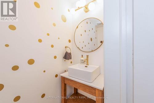 99 Huguenot Road, Oakville, ON - Indoor Photo Showing Bathroom